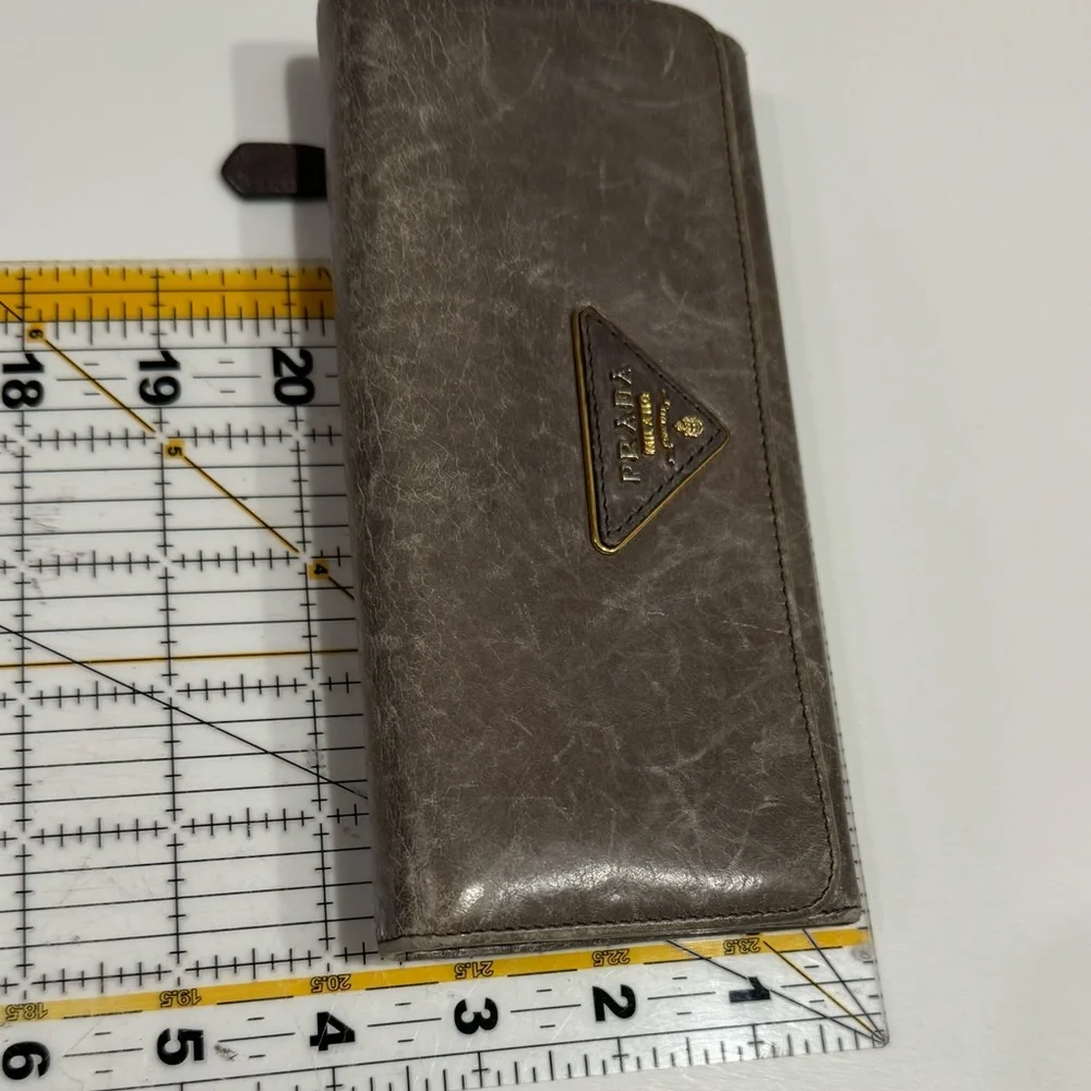 Prada distressed leather long wallet - Picture 2 of 11